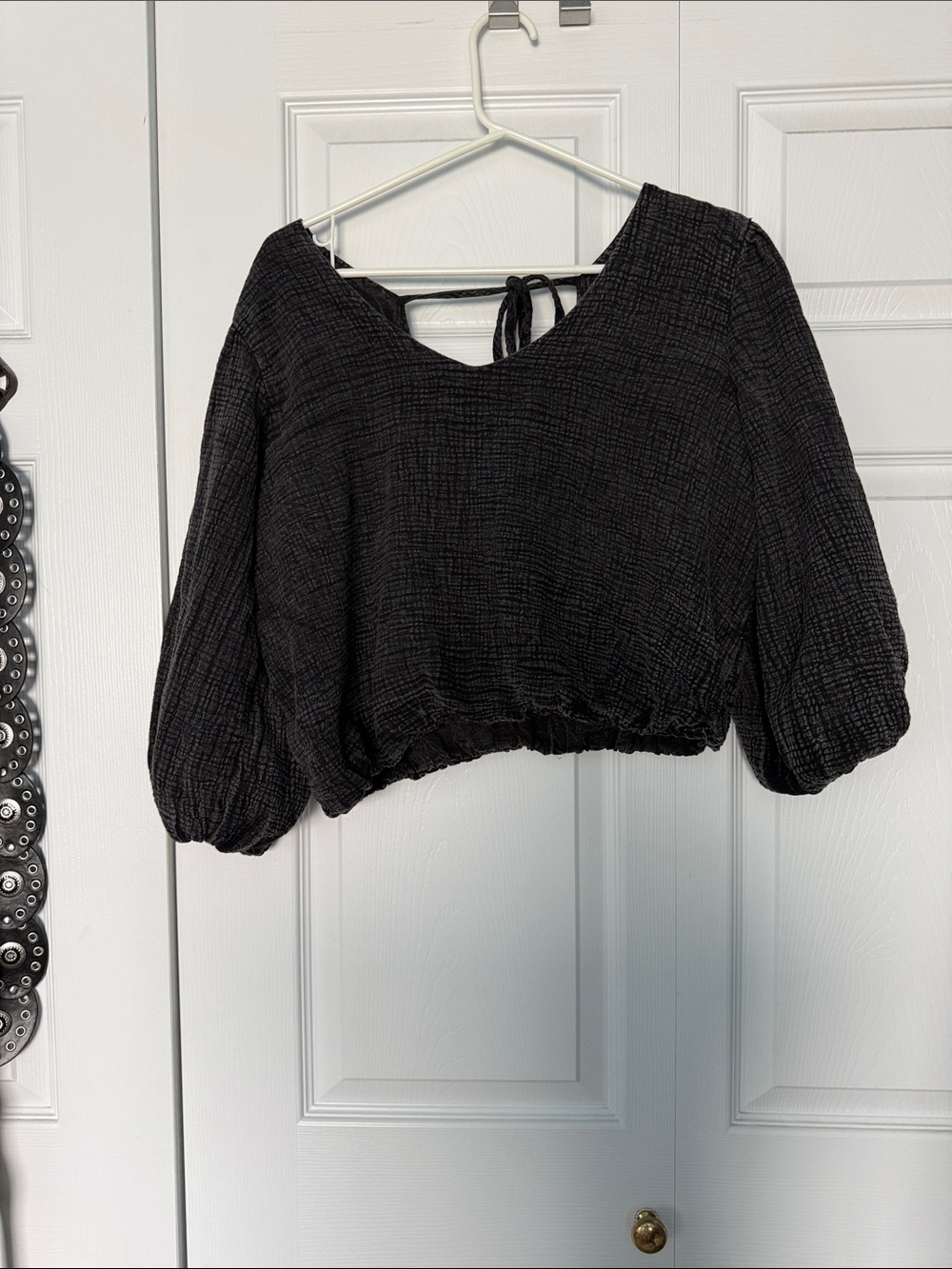 Maurices Black Textured Puff-Sleeve Tie-Back Crop Top